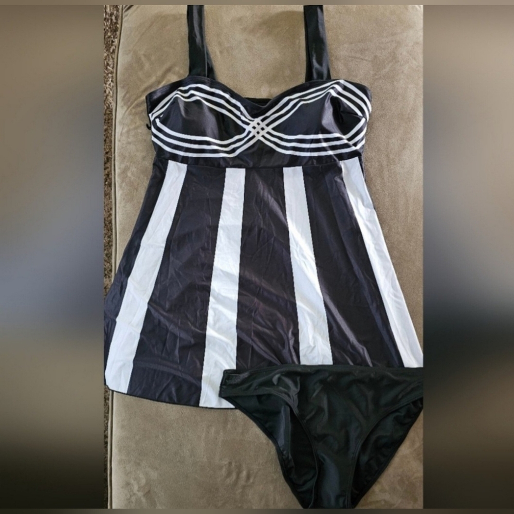New Plus Size Two Piece Swimsuit, Swimwear women Black & White Summer 4XL